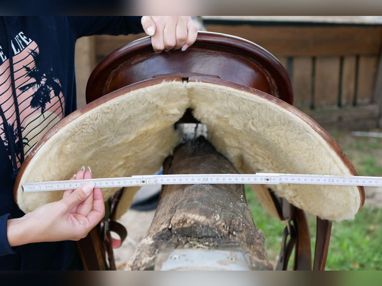 Unikat! Lag nur wenige Male auf dem Pferd 