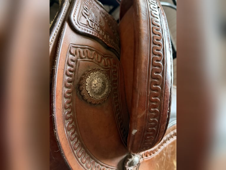 Verkaufe Pullmann Westernsattel gerne als Set mit Trense und Pad 