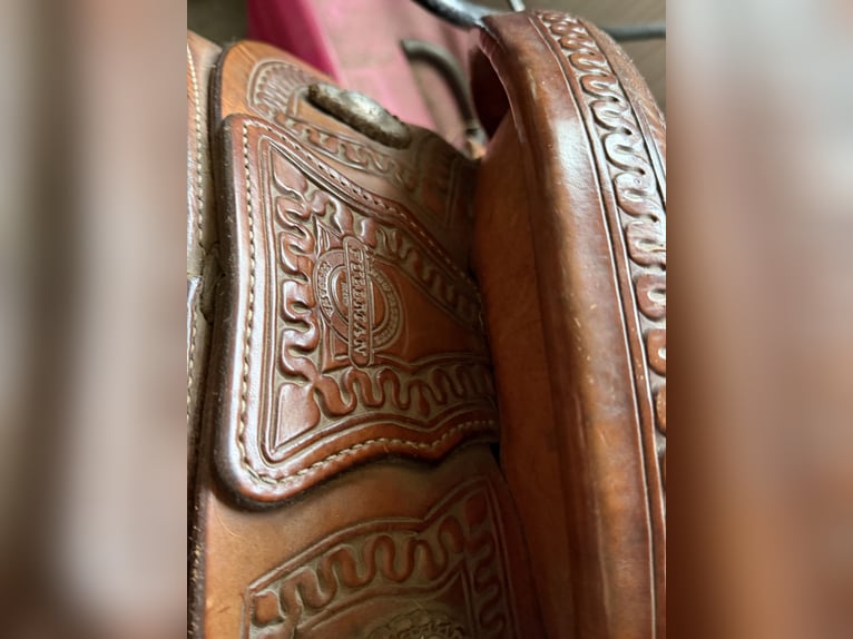 Verkaufe Pullmann Westernsattel gerne als Set mit Trense und Pad 