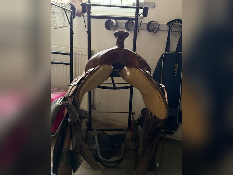 Verkaufe Pullmann Westernsattel gerne als Set mit Trense und Pad 