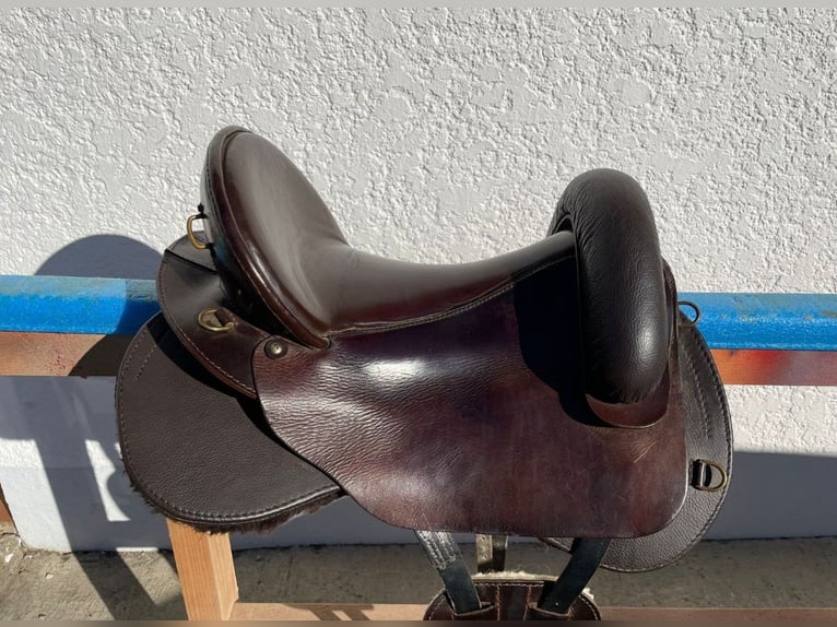 Western-Sattel braun mit Galerie für kurze Pferderücken