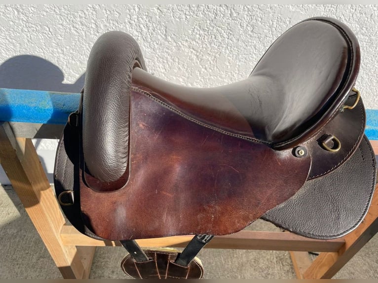 Western-Sattel braun mit Galerie für kurze Pferderücken