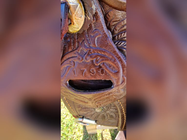 Westernsattel aus punziertem Leder für Warmblut