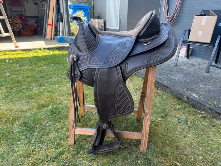 Westernsattel Barefoot Arizona Nut Gr. 1