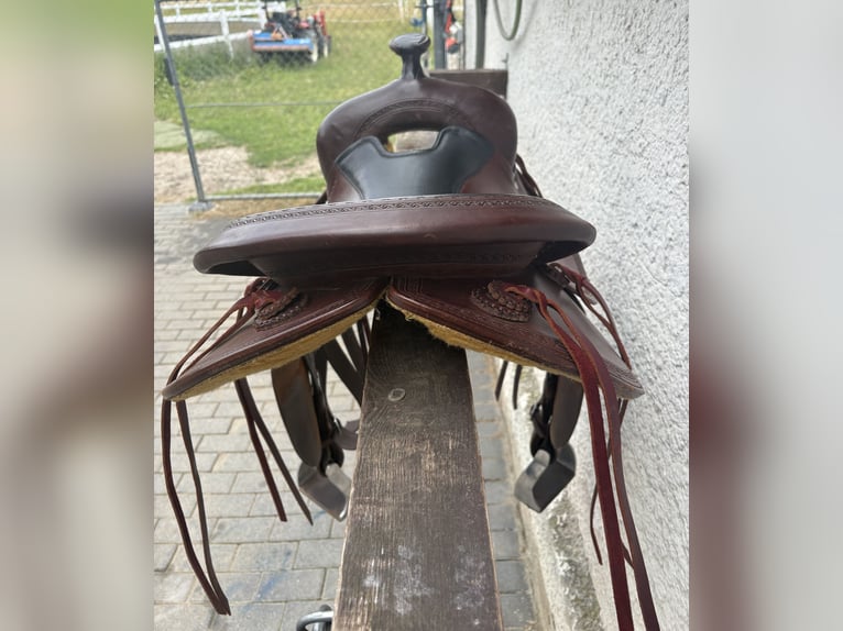 Westernsattel (deuber), Roundskirt