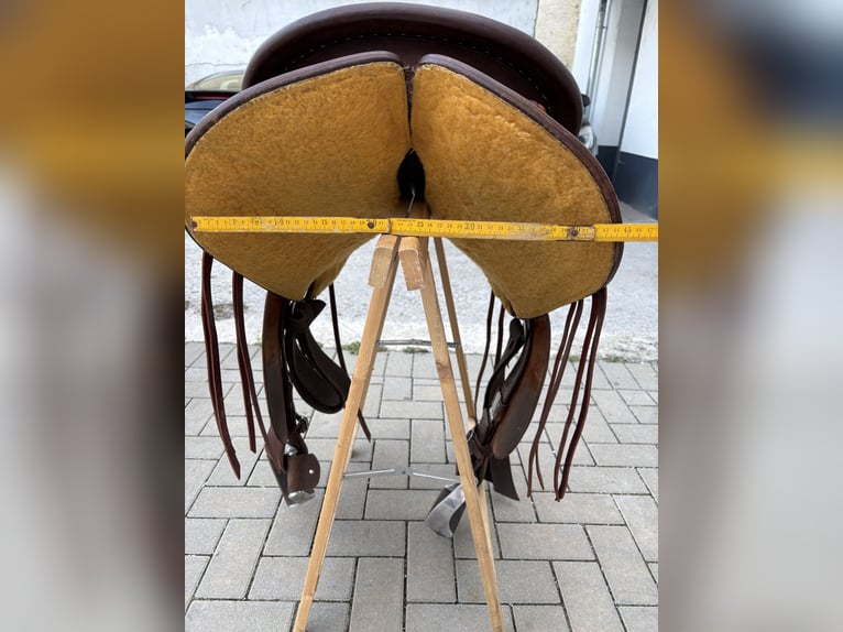 Westernsattel (deuber), Roundskirt