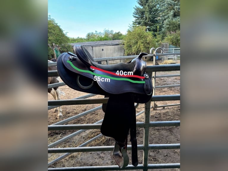 Westernsattel für Warmblut/Kaltblut (inkl. Gurt & Bezug)