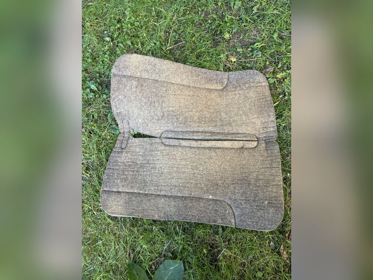 Westernsattel für Warmblut/Kaltblut (inkl. Gurt & Bezug)