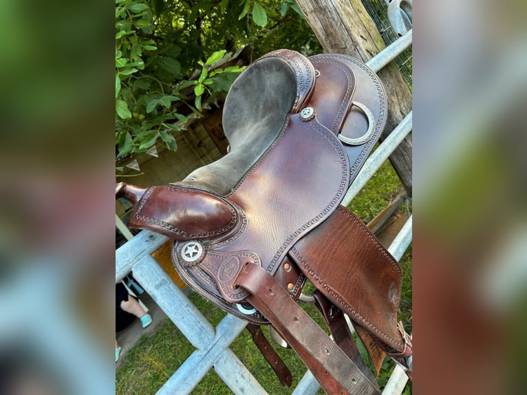 Westernsattel für Warmblut/Kaltblut (inkl. Gurt & Bezug)