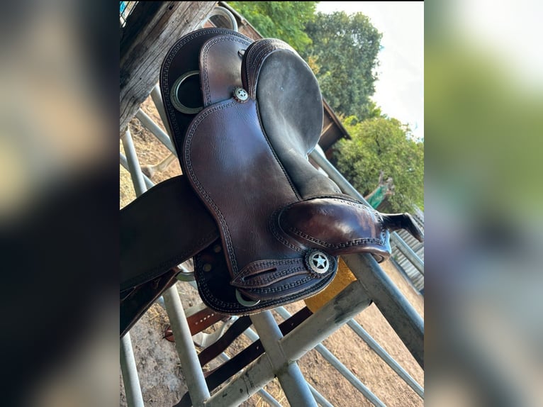 Westernsattel für Warmblut/Kaltblut (inkl. Gurt & Bezug)