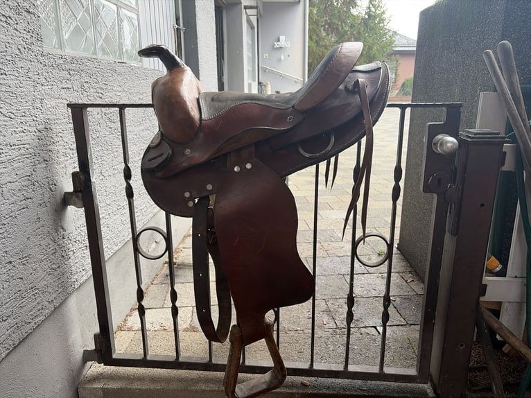 Westernsattel inklusive Steigbügel 