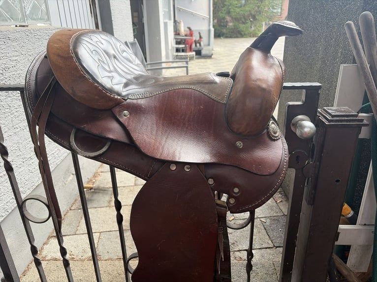 Westernsattel inklusive Steigbügel 