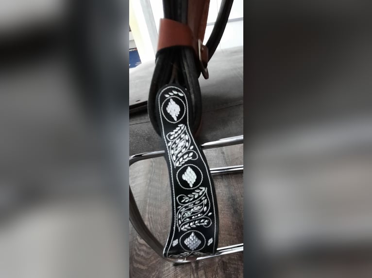 Westernsattel mit Gurt, Stone Deek - NEU -Qualitätsleder- Wildledersitz- Punzierung