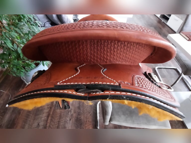 Westernsattel mit Gurt, Stone Deek - NEU -Qualitätsleder- Wildledersitz- Punzierung