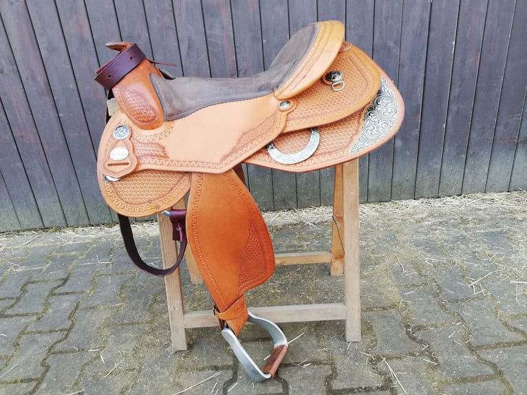 Westernsattel mit toller Verzierung  Westernsattel mit toller Verzierung