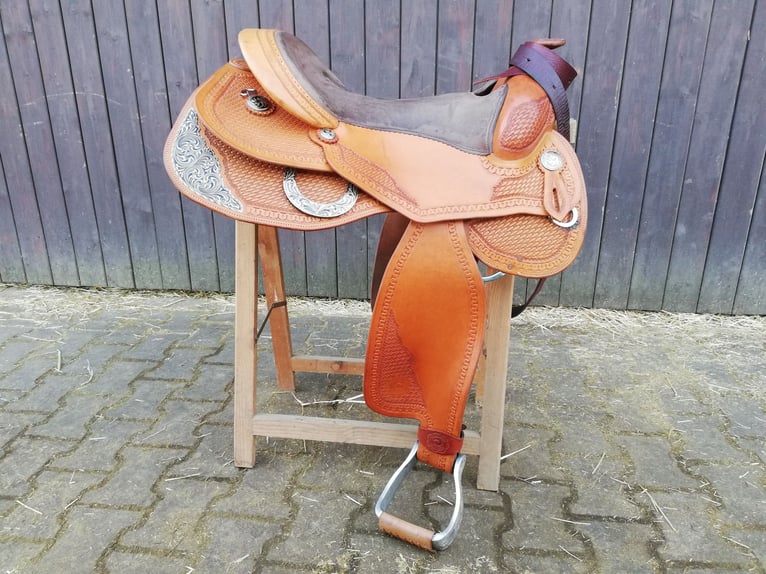 Westernsattel mit toller Verzierung  Westernsattel mit toller Verzierung