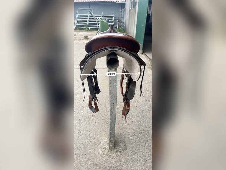 Westernsattel Montana Roundskirt braun Leder