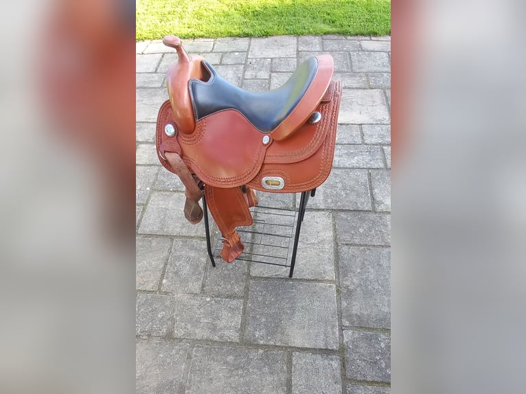 Westernsattel  Pools  1010 Semi Quarter