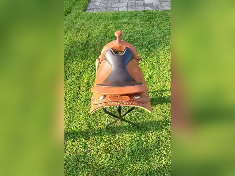 Westernsattel  Pools  1010 Semi Quarter