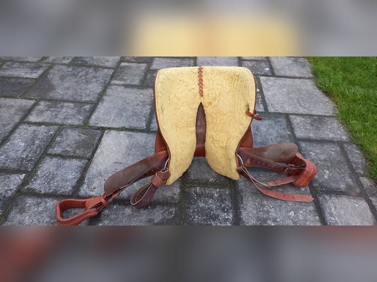 Westernsattel  Pools  1010 Semi Quarter