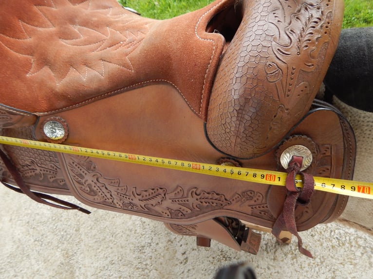 Westernsattel von Royal King mit Eichenmuster