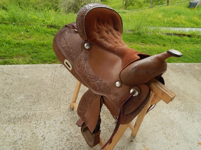 Westernsattel von Royal King mit Eichenmuster