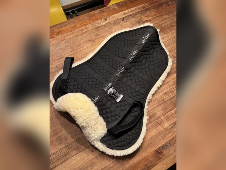 Lammfell-Sattelpad Felix Bühler Melbourne