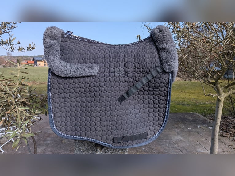 Mattes Lammfellschabracke DR