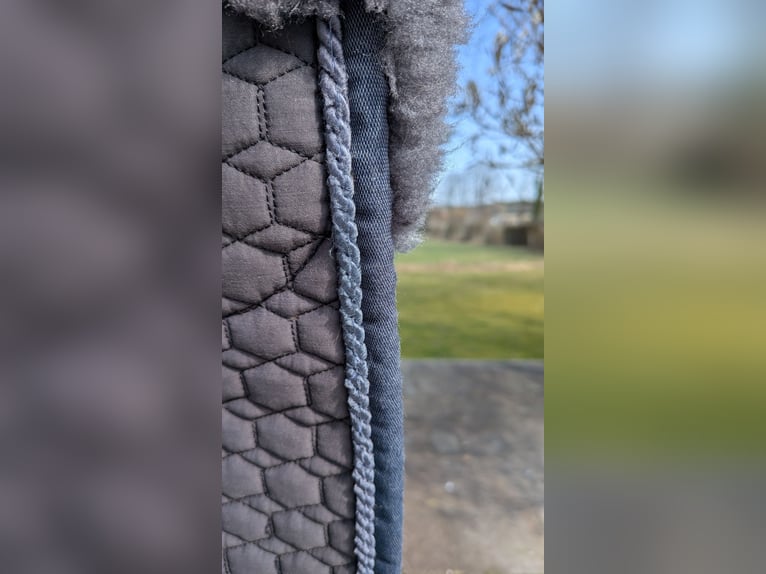 Mattes Lammfellschabracke DR