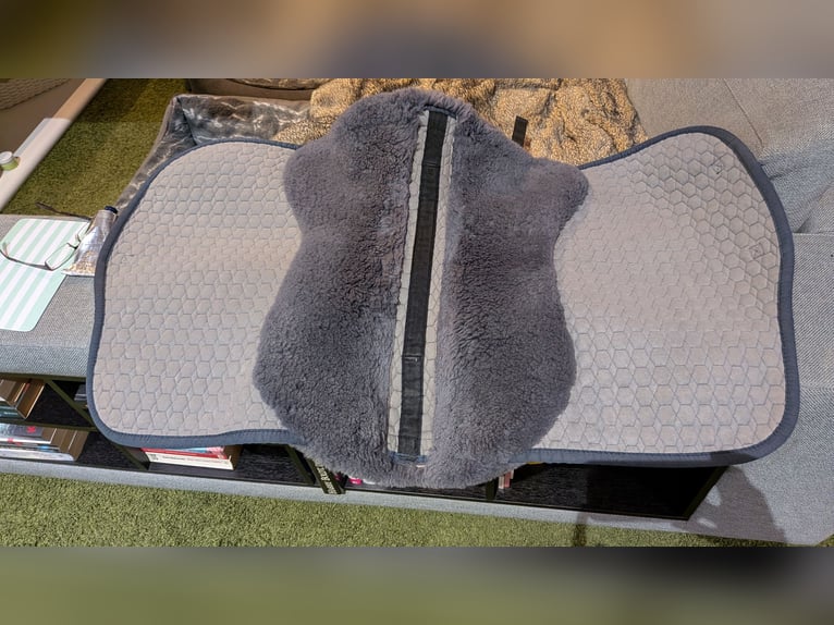 Mattes Lammfellschabracke DR