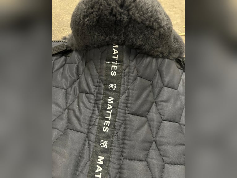 Mattes Lammfellschabracke