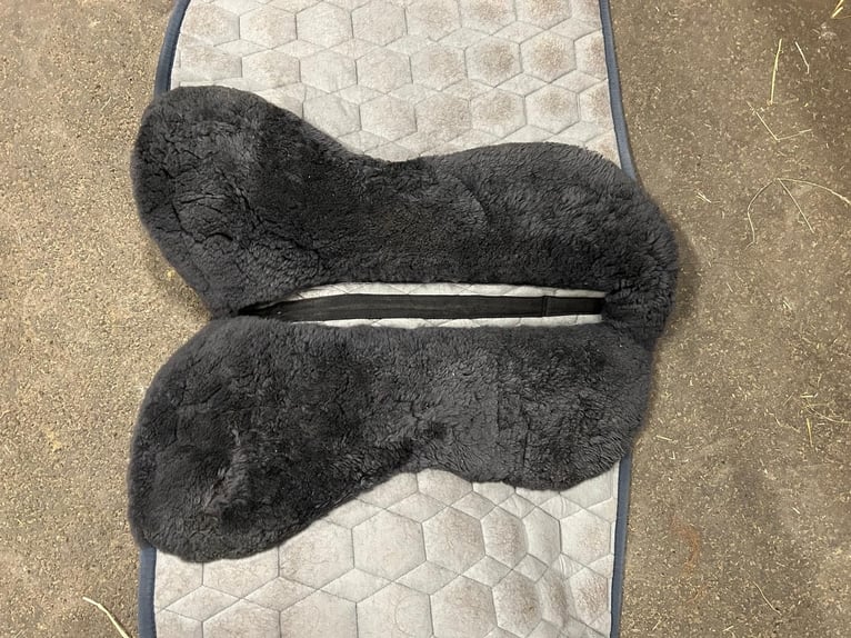 Mattes Lammfellschabracke