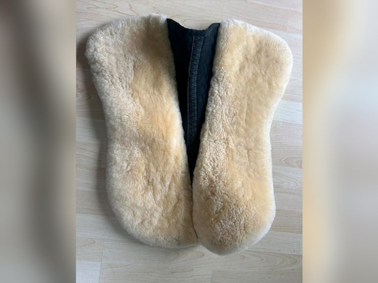 Nagelneues Lammfellpad 