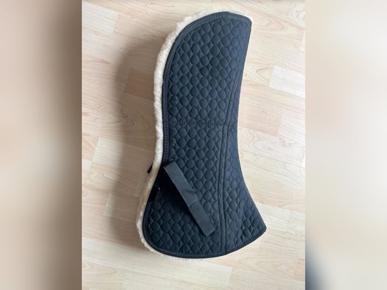 Nagelneues Lammfellpad 