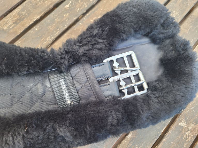 Neuwertige Lammfellsatteldecke WB, DS  inkl Lammfellkurzgurt 60cm mondform Felix Bühler 