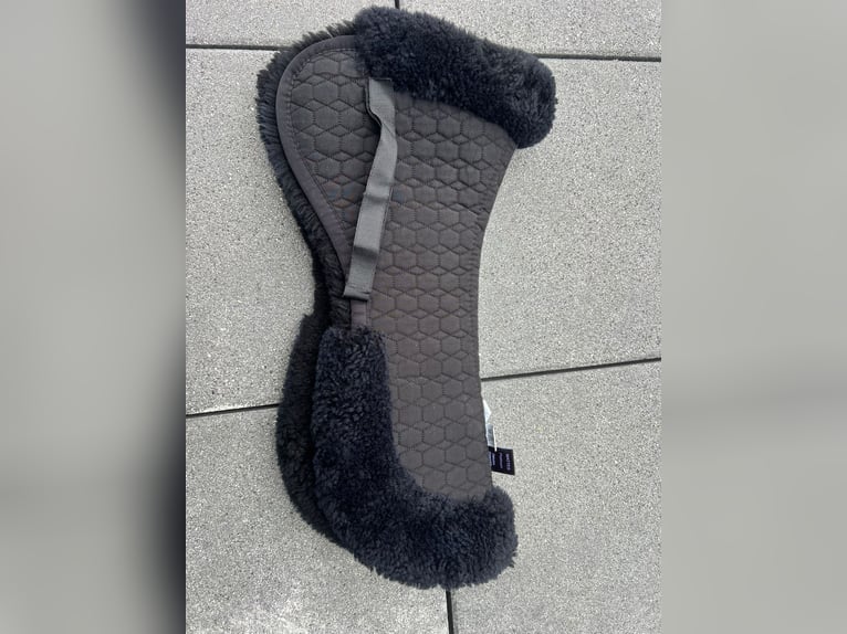 Sattelkissen Lammfell Sattelpad von Mattes – Der perfekte Komfort für dein Pferd ❗️NEUWERTIG❗️ sehr 