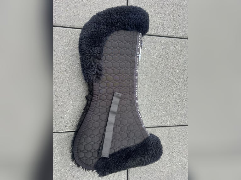 Sattelkissen Lammfell Sattelpad von Mattes – Der perfekte Komfort für dein Pferd ❗️NEUWERTIG❗️ sehr 