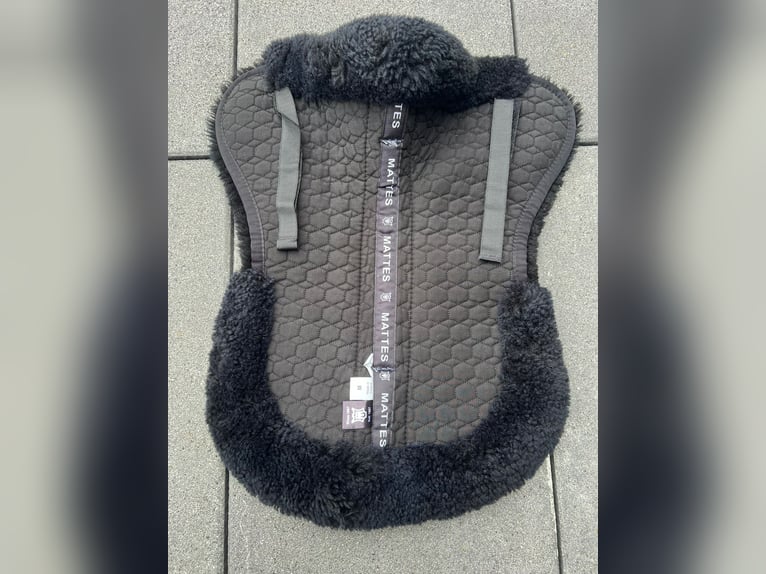 Sattelkissen Lammfell Sattelpad von Mattes – Der perfekte Komfort für dein Pferd ❗️NEUWERTIG❗️ sehr 