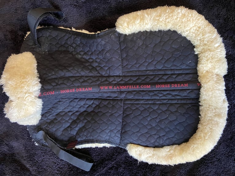 Sattelpad Lammfell Horsedream Christ 60 cm mit Rand u. 2 Kammer-System