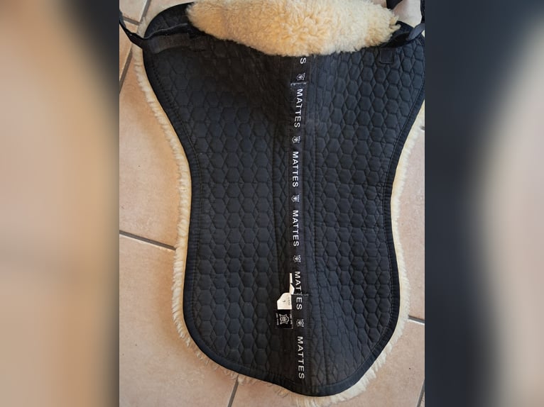 Sattelunterlage Lammfell von Mattes für Warmblut Gr. L,