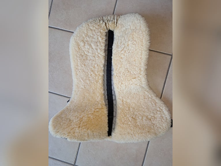 Sattelunterlage Lammfell von Mattes für Warmblut Gr. L,