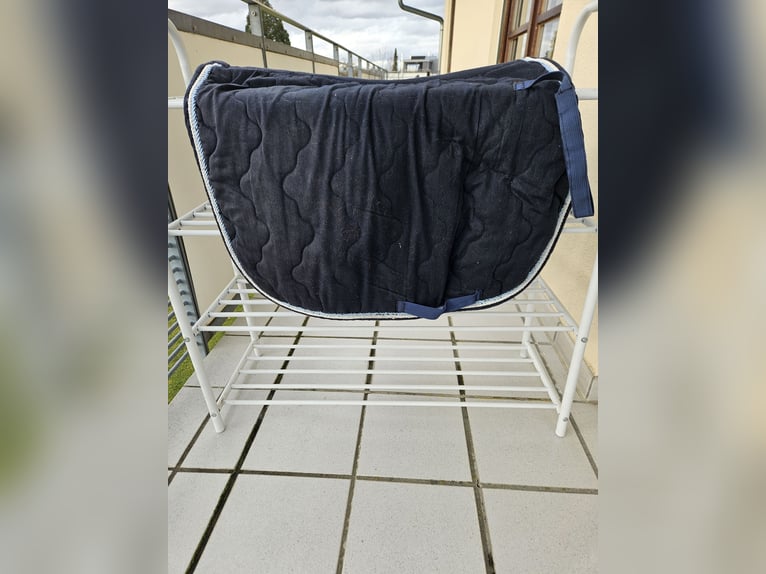 Satteldecke dunkelblau