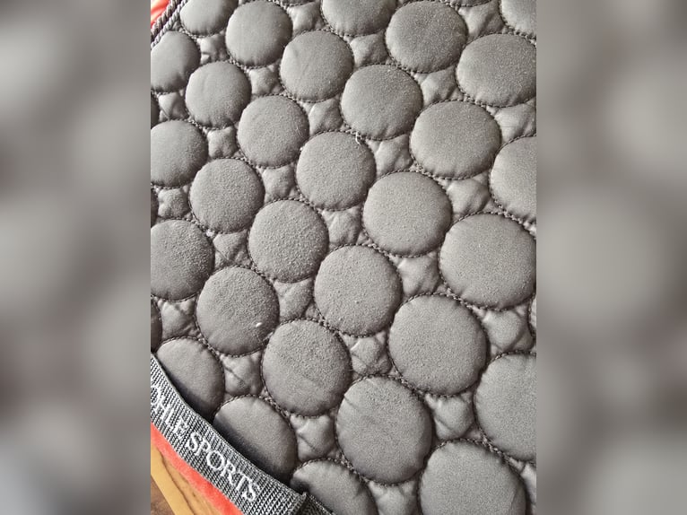 Schockemöhle Dressurschabracke satin-olive WB im Set Schockemöhle Dressurschabracke satin-olive WB im Set