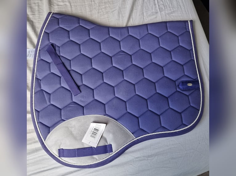 Ungenutzte Dressur Satteldecke