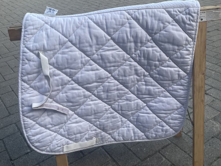 2 weiße Schabracken zu verkaufen 