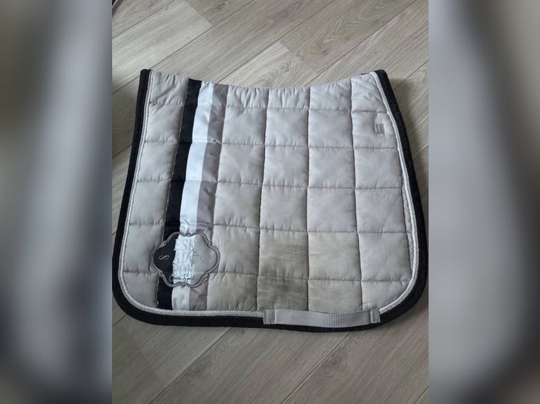 Beige Eskadron Dressurschabracken