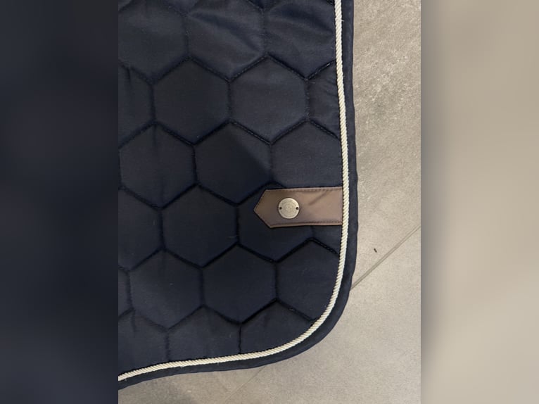 Dunkelblaue fast neue Schabracke 