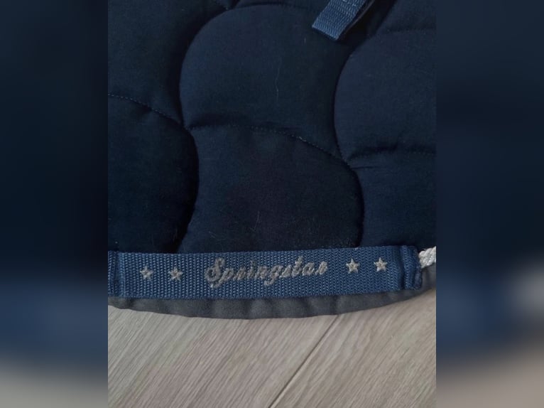 Dunkelblaue Springstar Springschabracke