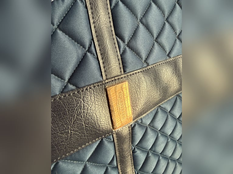 Equestrian Stockholm Schabracke in Größe COB, monacco Blue no boundaries.