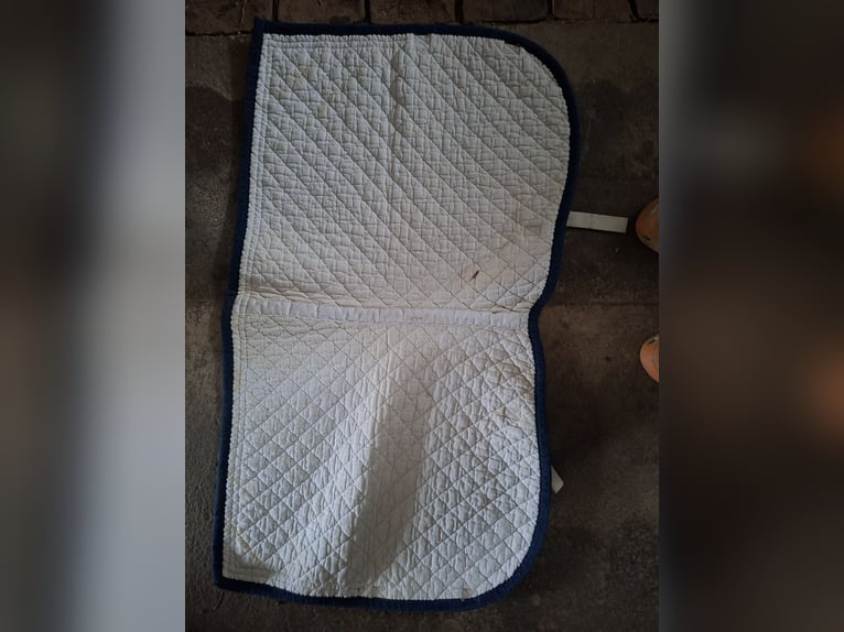 Eskadron Dressurschabracke Lang Weiß mit dunkelblauem Rand - Wegen Umstieg auf Westernreiten